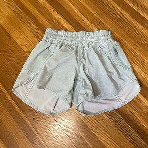 Lululemon Tracker LR Shorts 4in Size 2